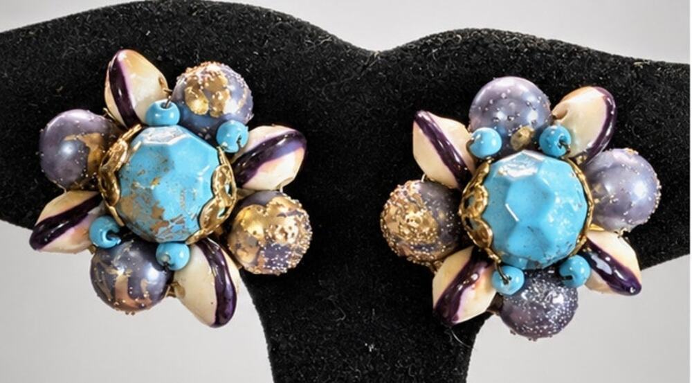 Hong‎ Kong Clip-on Earrings Blue+ 1" Flower Gold-tone Metal Lucite Vintage bc22